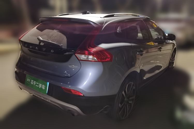 Used Volvo V40  Rear Right 45 Deg