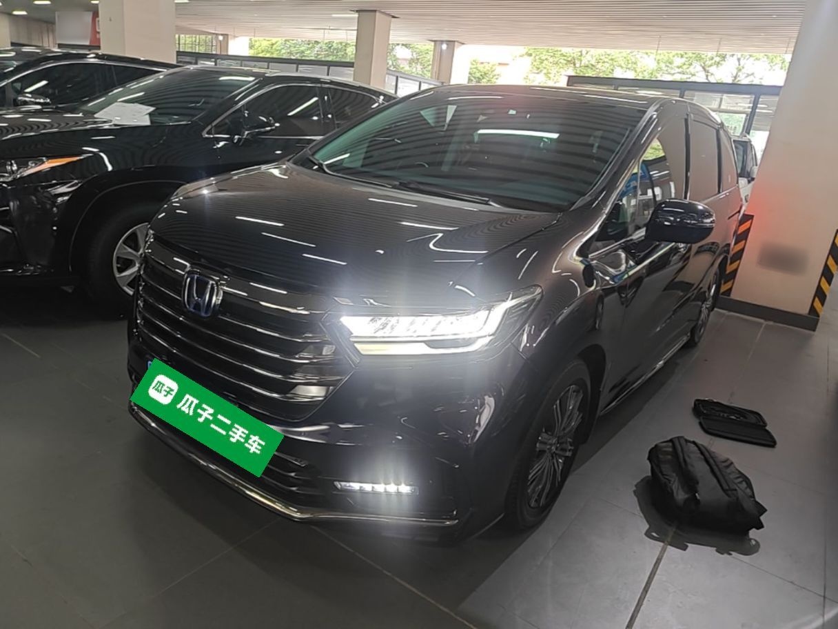 Unter der Vorderseite des Autos