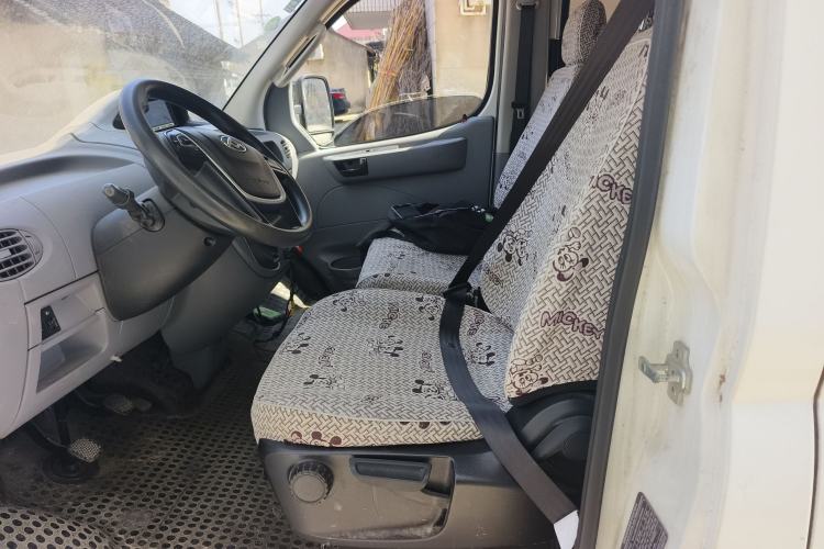 Used SAIC MAXUS Xintu V80 2019 2.5T Classic Model 6-Speed Manual – Aoyuntong Modified Version Short Wheelbase Ultra-Low Roof 5/6 Seats