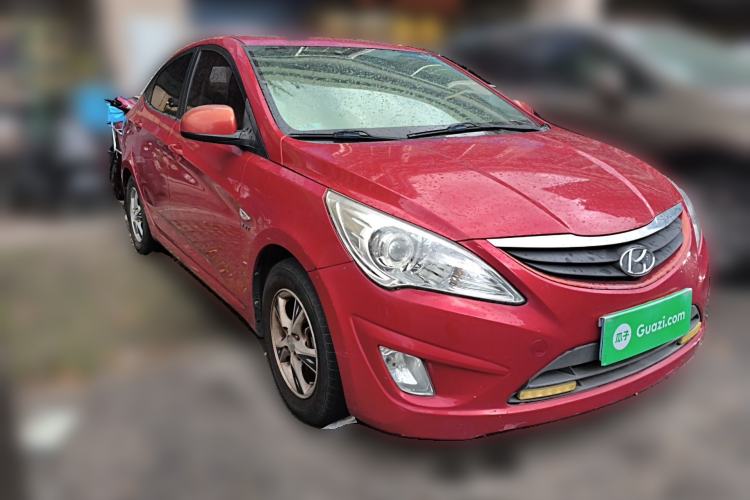 Used Hyundai Verna (older generation) 2010 Sedan 1.4L Automatic Luxury GLS Trim Front Right 45 Deg