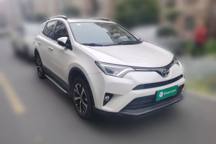 Used Toyota RAV4 2019 2.0L CVT Two-Wheel Drive Luxury Version China VI Standard