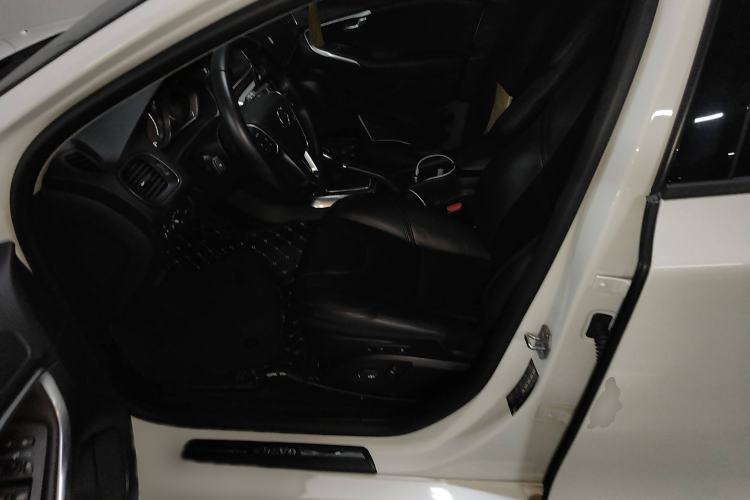 Used Volvo V40 2019 T3 Zhiyi Edition
