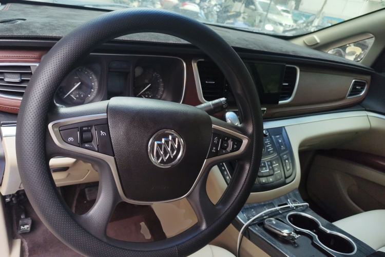 Used Buick GL8 2015 2.4L Luxury Business Premium Edition
