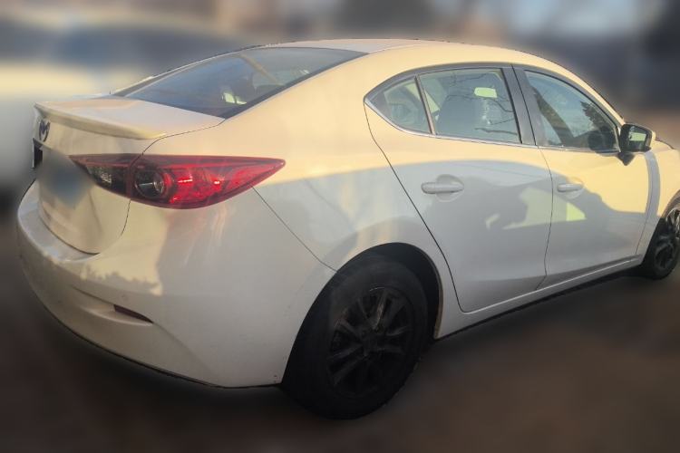 Used Mazda 3 Axela 2014 Sedan 1.5L Automatic Luxury Model
