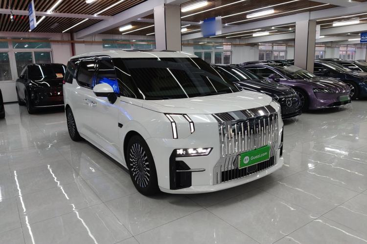 Used Zeekr 009 2022 WE Edition Front Right 45 Deg