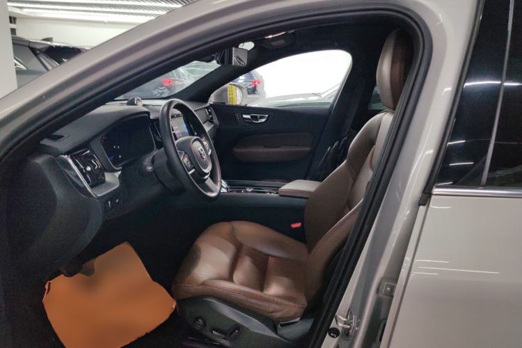 Used Volvo XC60 2022 B5 4x4 Zhiyi Luxury Edition
