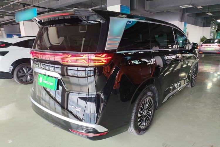 Used Denza D9 2025 DM-i Smart Drive 1020 Four-Wheel Drive Deluxe Model
