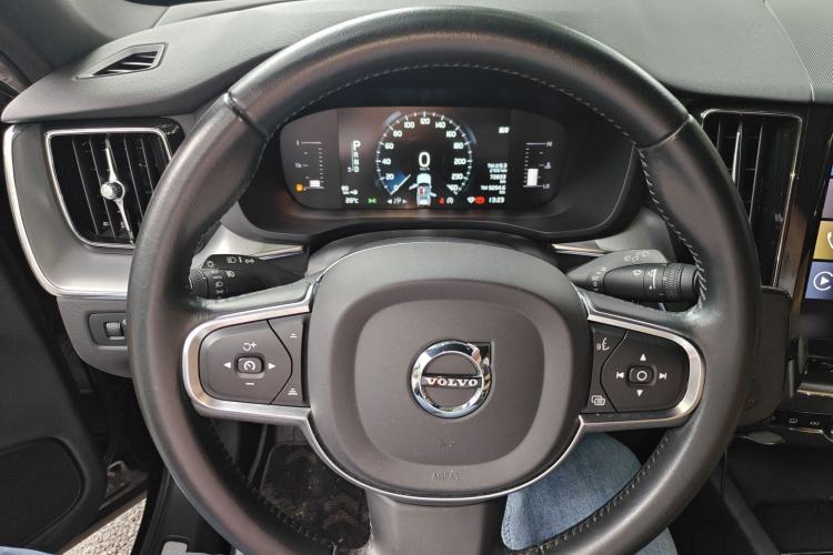 Used Volvo XC60 2019 T5 4x4 Smart Edition China VI Standard Steering Wheel
