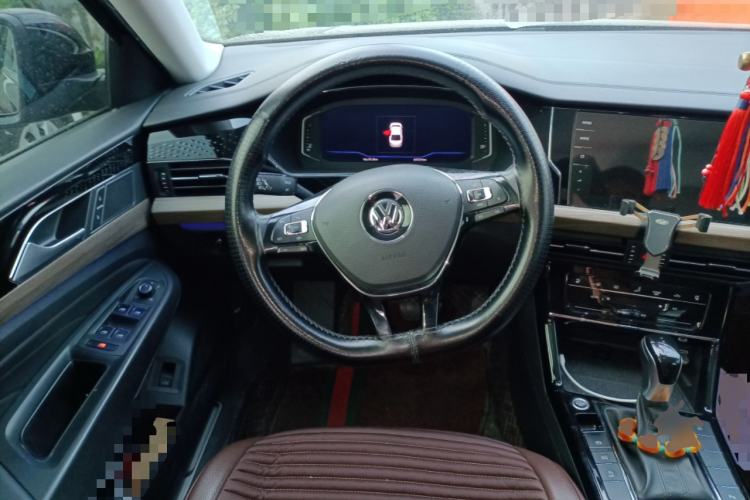 Used Volkswagen Passat 2020 330TSI Luxury Edition China VI
