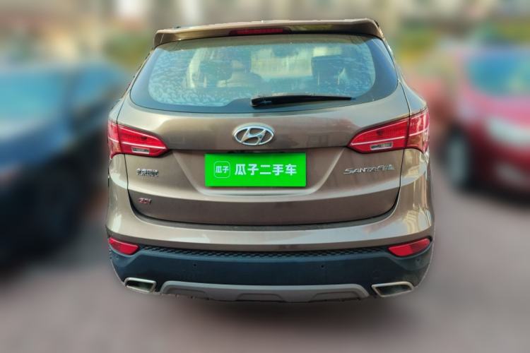 Used Hyundai Santa Fe 2015 2.4L Automatic Two-Wheel Drive Smart Version 5 Seats