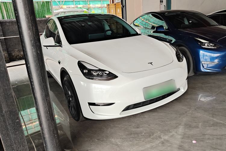 Used Tesla Model Y 2024 Rear-Wheel-Drive Version Front Right 45 Deg