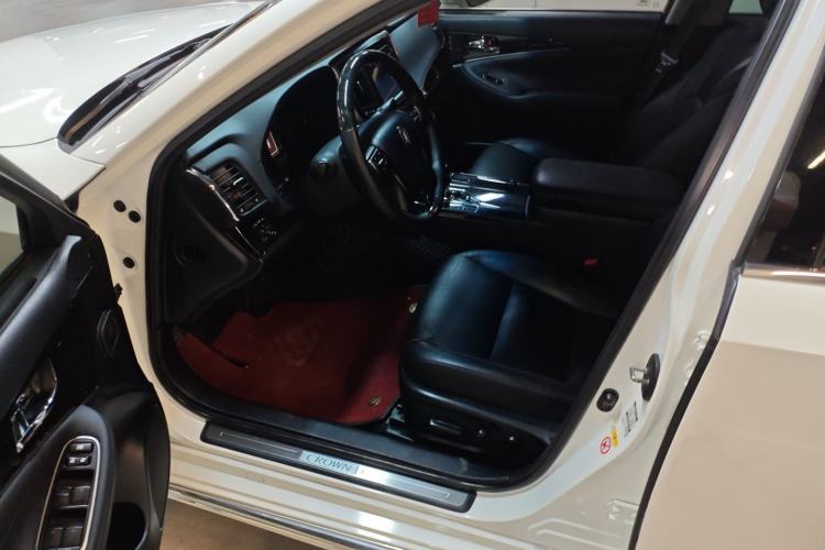 Used Toyota Crown 2015 2.0T Fashion Edition
