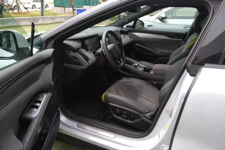 Used BYD Song L EV 2025 Intelligent Driving Version 602 km Range LiDAR-equipped All-Wheel-Drive Type Left Front Seat