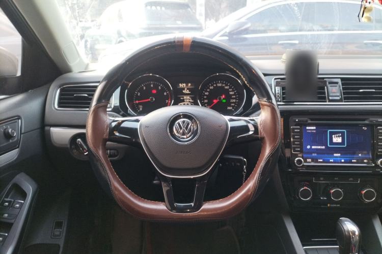 Used Volkswagen Sagitar 2015 1.6L Automatic Comfort Model
