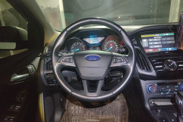 Used Ford Focus 2015 Hatchback EcoBoost 125 Automatic Supreme Style Edition Steering Wheel