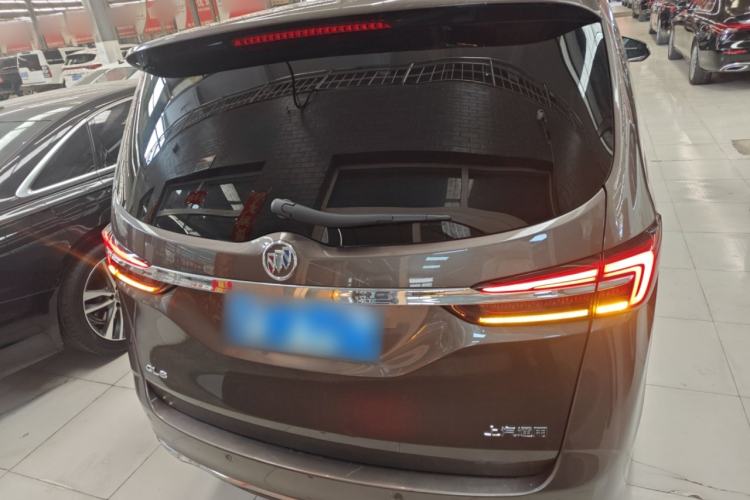 Used Buick GL8 2023 Facelifted Land Cruiser Executive Luxury Version
