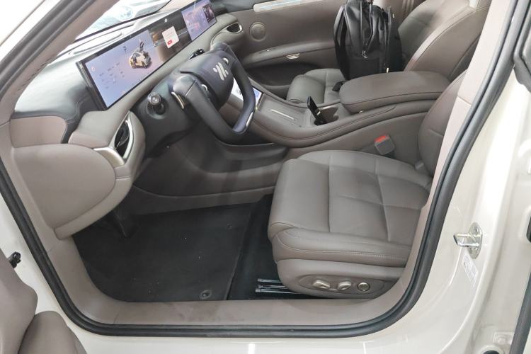 Used IM L6 2025 Ultra Model
