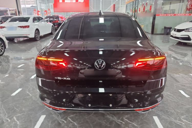 Used Volkswagen Magotan 2023 2 Million Units Limited Edition 330TSI DSG Leading Version
