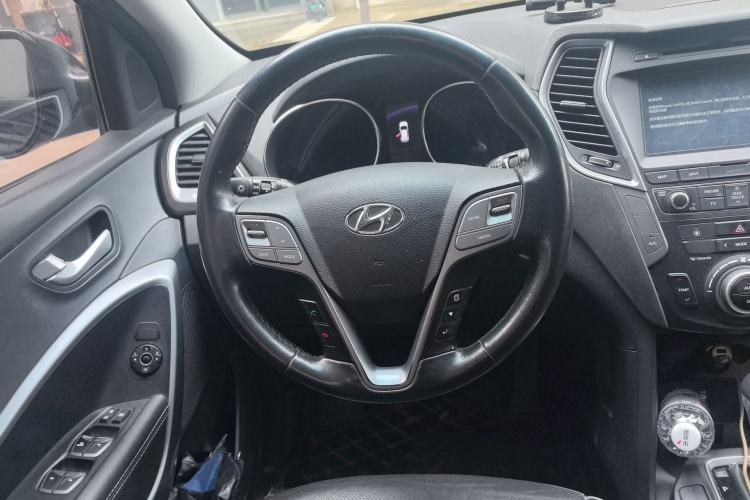 Used Hyundai Santa Fe 2017 2.0T Automatic Two-Wheel Drive Smart Version 7 Seats
