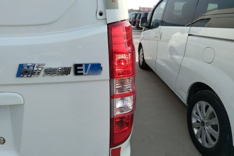 Used Jinbei New Hiace EV 2023 Profit-Making Type Exterior 3