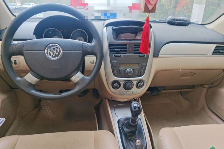 Used Buick Excelle 2013 1.5L Manual Classic Model Center Console