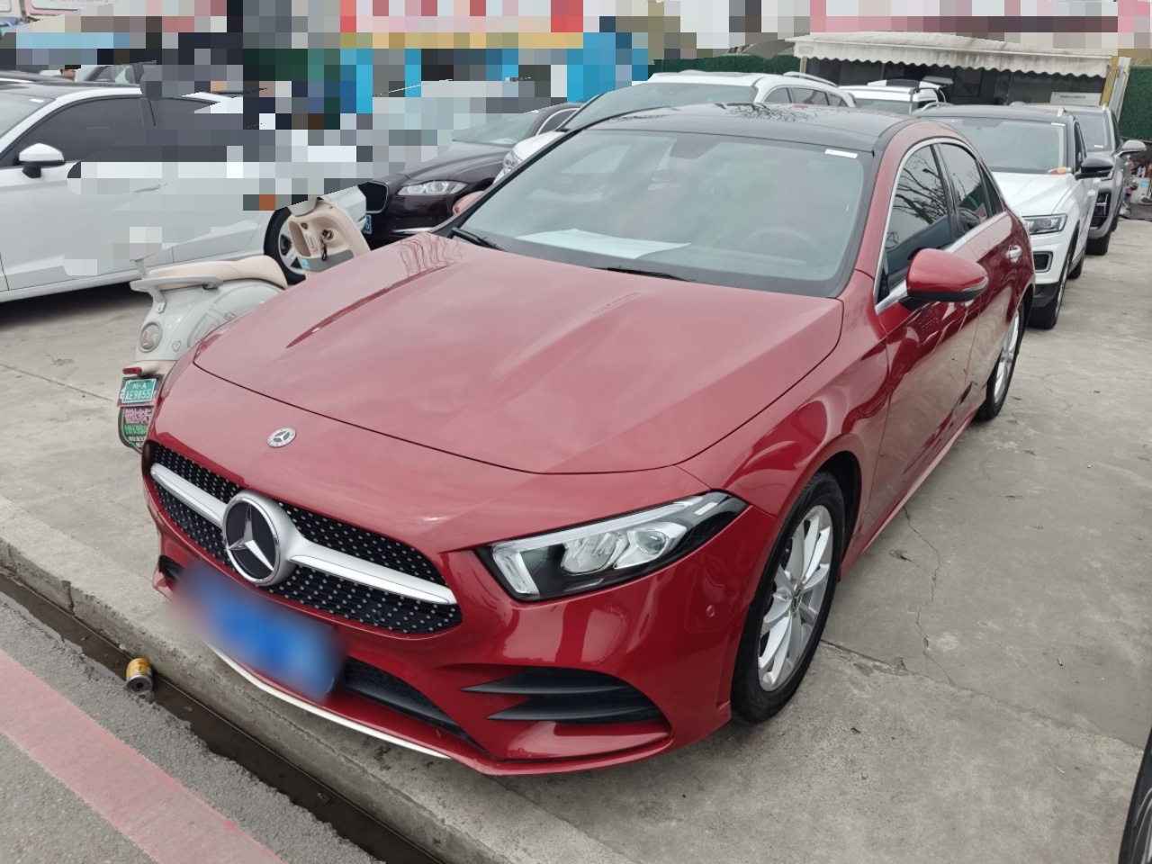 تحت مقدمة السيارة