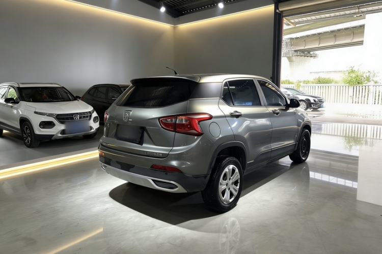 Used Baojun 510 2017 1.5L manual Comfort trim Exterior 3