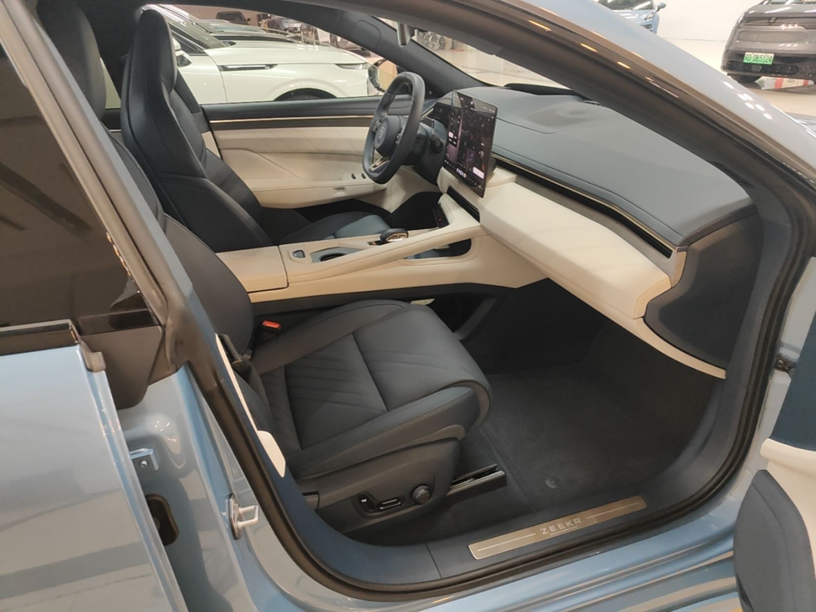 Zeekr 001 2025 YOU Edition 100 kWh All-Wheel Drive — снимка 19