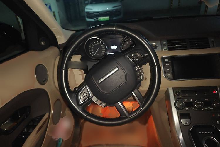 Used Land Rover Range Evoque 2015 2.0T Five-Door Zhiyao Edition Steering Wheel