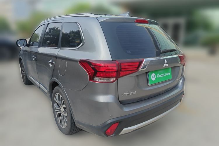 Used Mitsubishi Outlander 2018 2.4L 4x4 Luxury Edition 7-Seater
