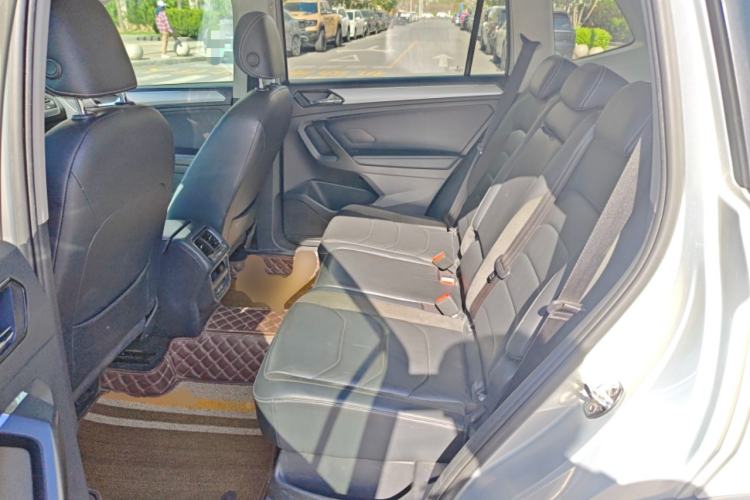 Used Volkswagen Tiguan L 2018 330TSI Automatic Two-Wheel Drive Luxury Edition Left Rear Seat