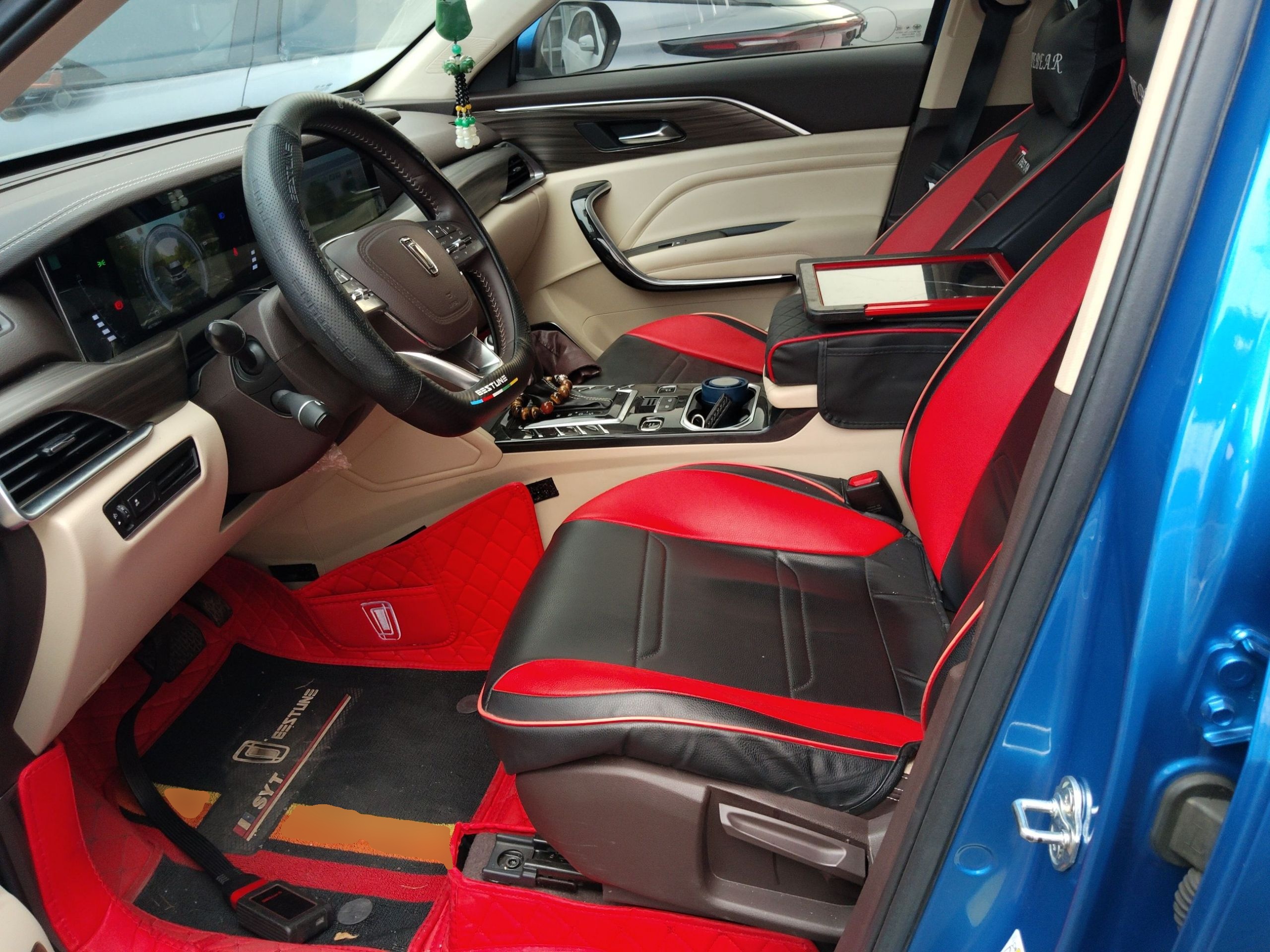 Переднее сиденье в автомобиле