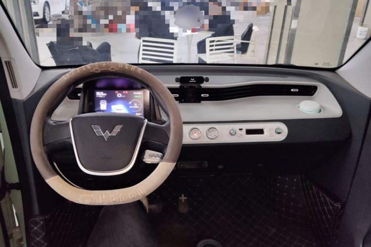Used Wuling Hongguang MINIEV 2022 Macaron Premium Model – Lithium Iron Phosphate Center Console