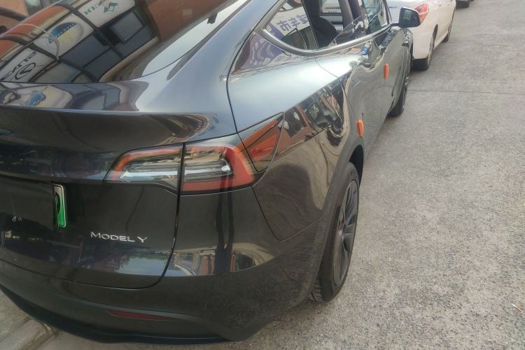 Used Tesla Model Y 2024 Long-Range All-Wheel-Drive Version
