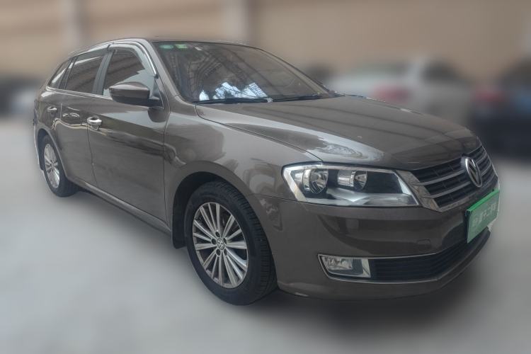 Used Volkswagen Gran Lavida 2013 1.4 TSI Automatic Comfort Model Front Right 45 Deg