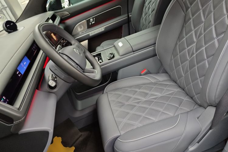 Used Nio ES8 2026 Model 7-seat Executive Luxury Edition Left Front Seat