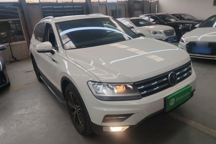 Used Volkswagen Tiguan L 2021 330TSI Automatic Two-Wheel Drive Smart Edition Front Right 45 Deg