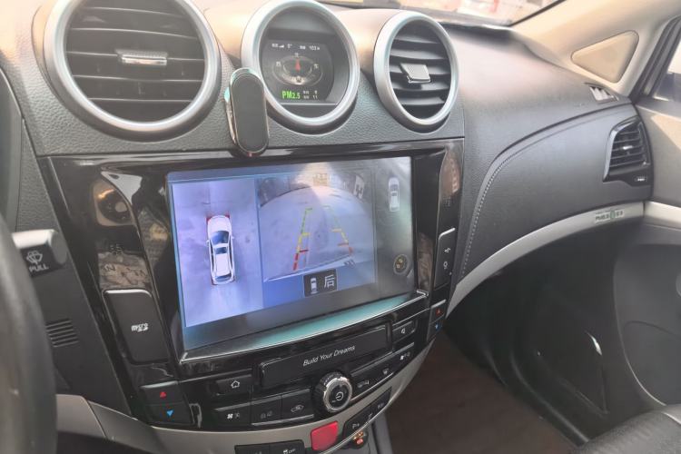 Used BYD S7 2015 2.0T Automatic Prestige Model Interior 6