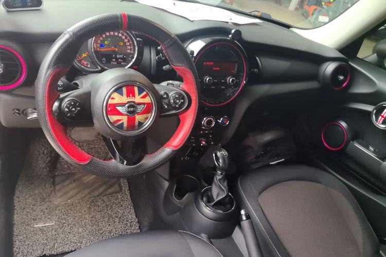 Used MINI 2014 1.2T ONE+ Center Console