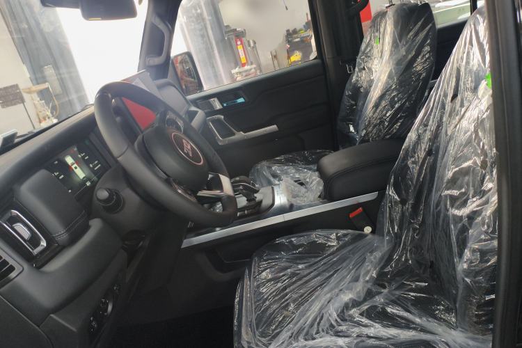 Used 212 T01 2024 2.0T Explorer Left Front Seat