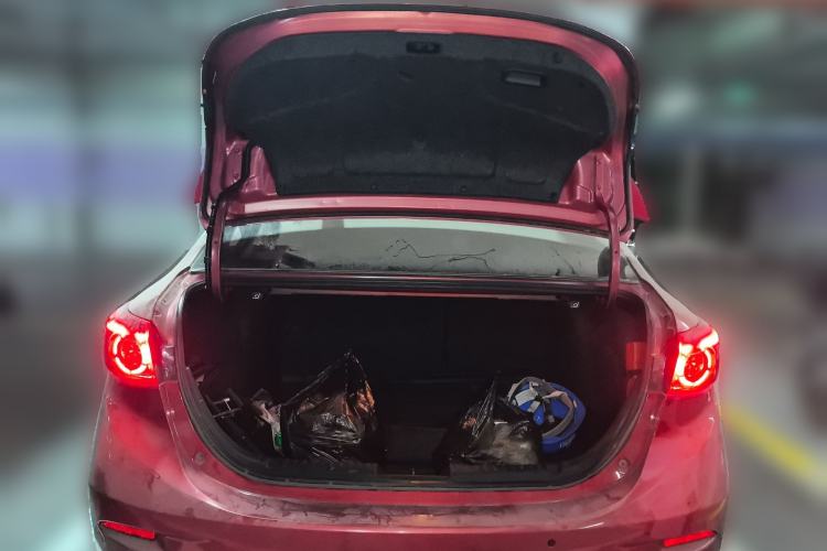 Used Mazda 3 Axela 2017 Sedan 1.5L Manual Luxury Model Emission Standard China V
