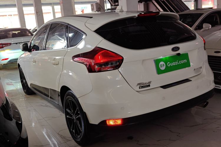 Used Ford Focus 2017 Hatchback EcoBoost 180 Automatic Elite Model Exterior 2