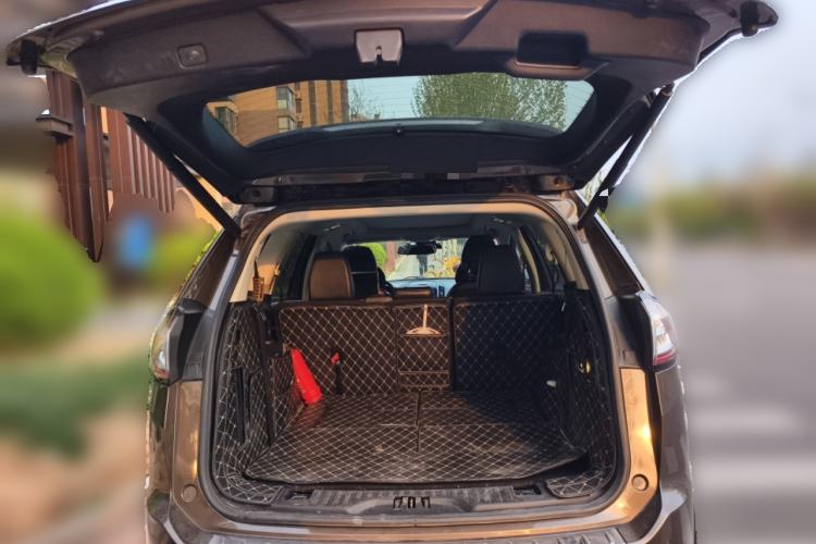 Used Ford Edge 2015 2.0T GTDi Two-Wheel-Drive High-Line Version Trunk