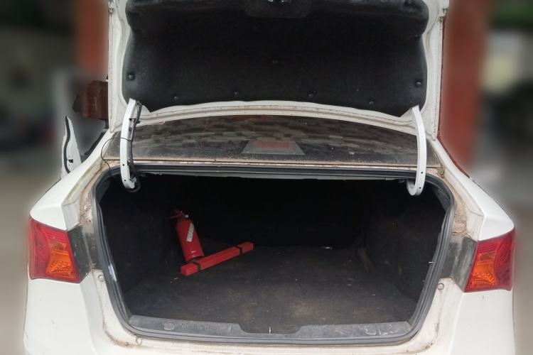 Used Roewe 350 2015 1.5L Automatic Luxury Sunroof Edition Trunk