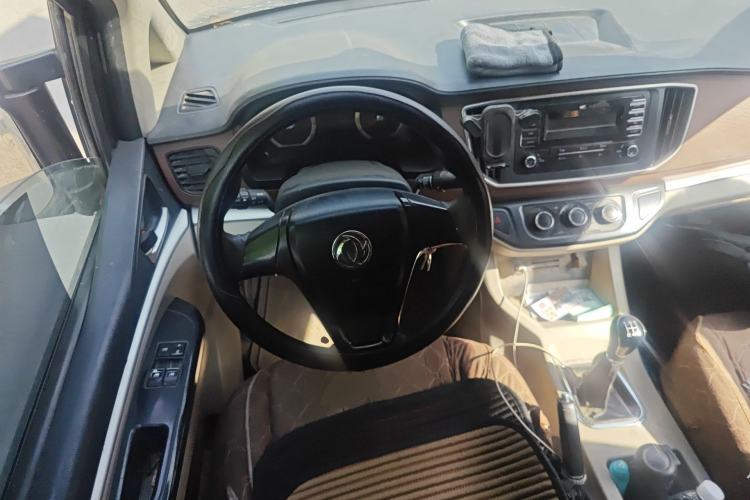 Used FORTHING Lingzhi 2020 M5L 1.6L Base Model 7 Seats Steering Wheel