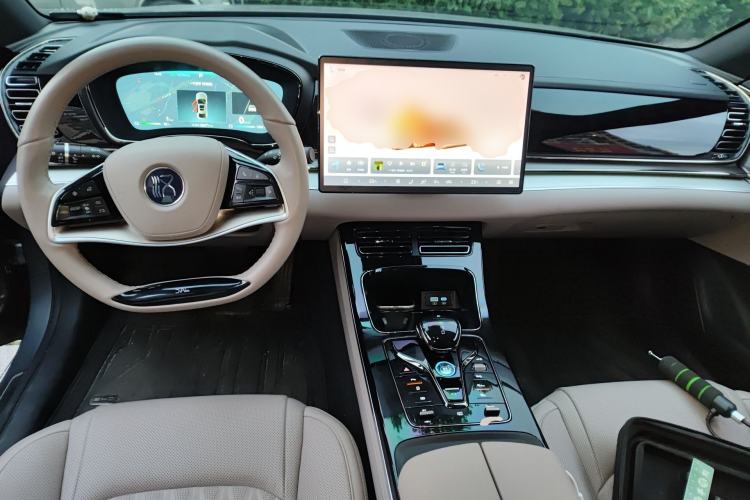 Used BYD Han 2024 DM-i Glory Edition 121KM Prestige Model Center Console