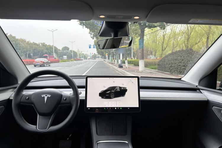 Used Tesla Model Y 2023 Long-Range All-Wheel-Drive Version