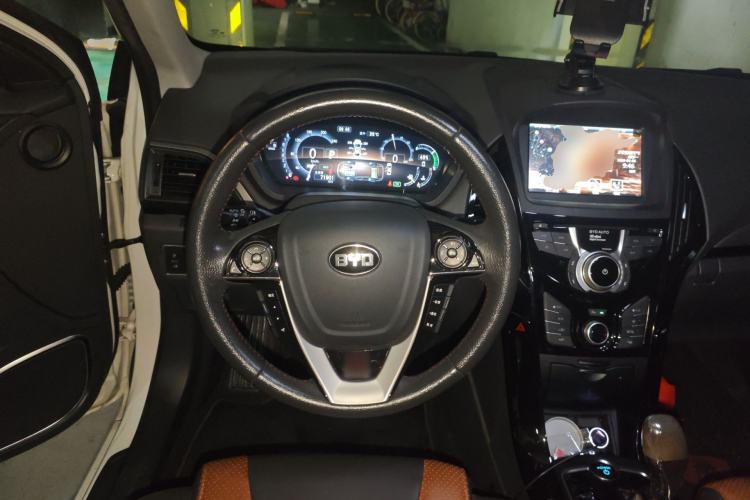 Used BYD Qin New Energy 2015 1.5T Dual-Crown Flagship Plus Edition Steering Wheel