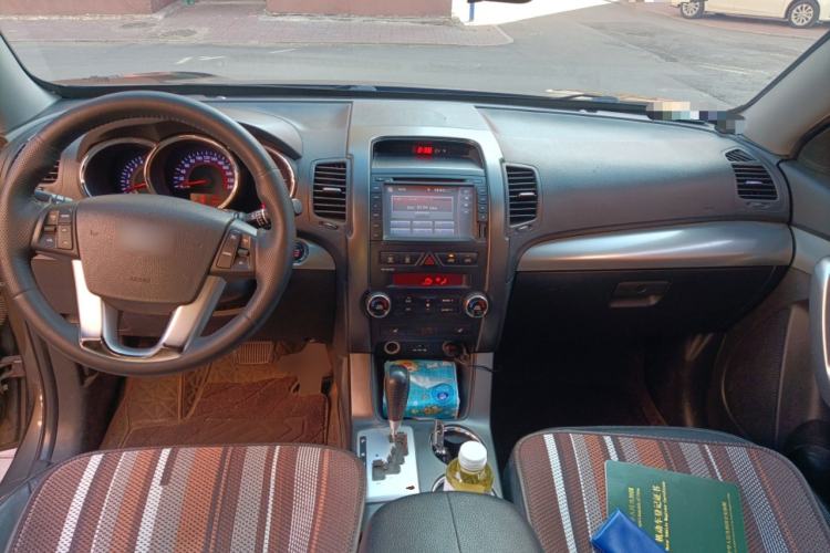 Used Kia Sorento 2012 2.4L Gasoline Luxury Edition Center Console