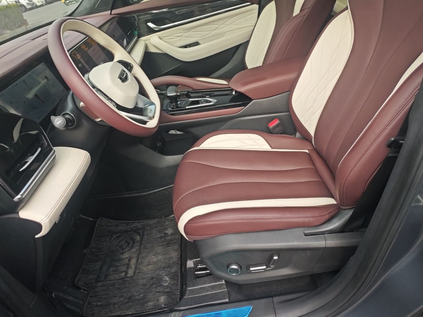 Geely Auto Monjaro L 2024 2.0TD High-Power Automatic Two-Wheel Drive Yunqi Version — снимка 17